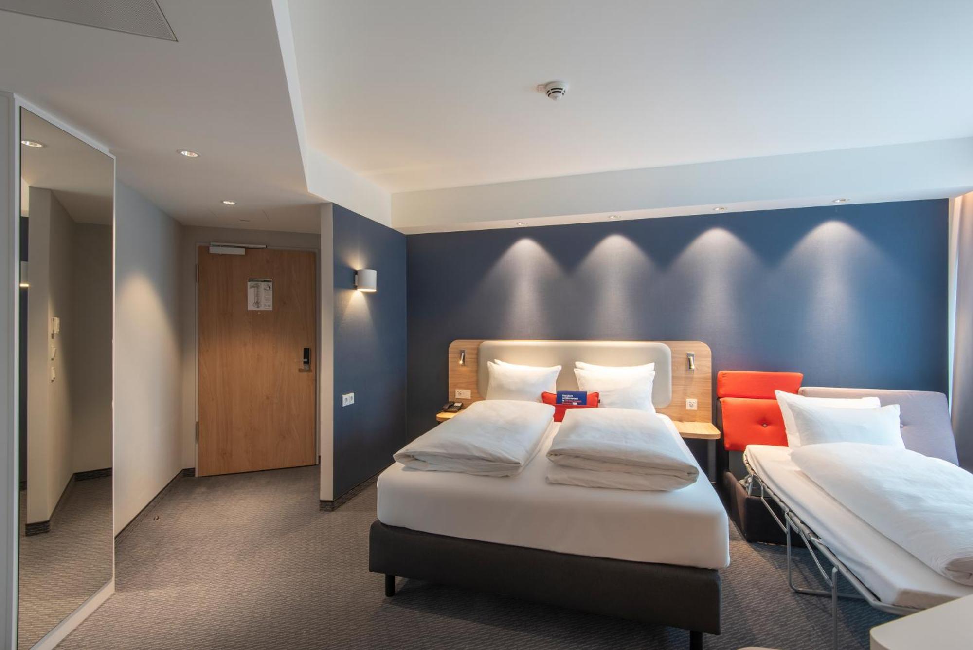 Holiday Inn Express Heilbronn By Ihg Экстерьер фото