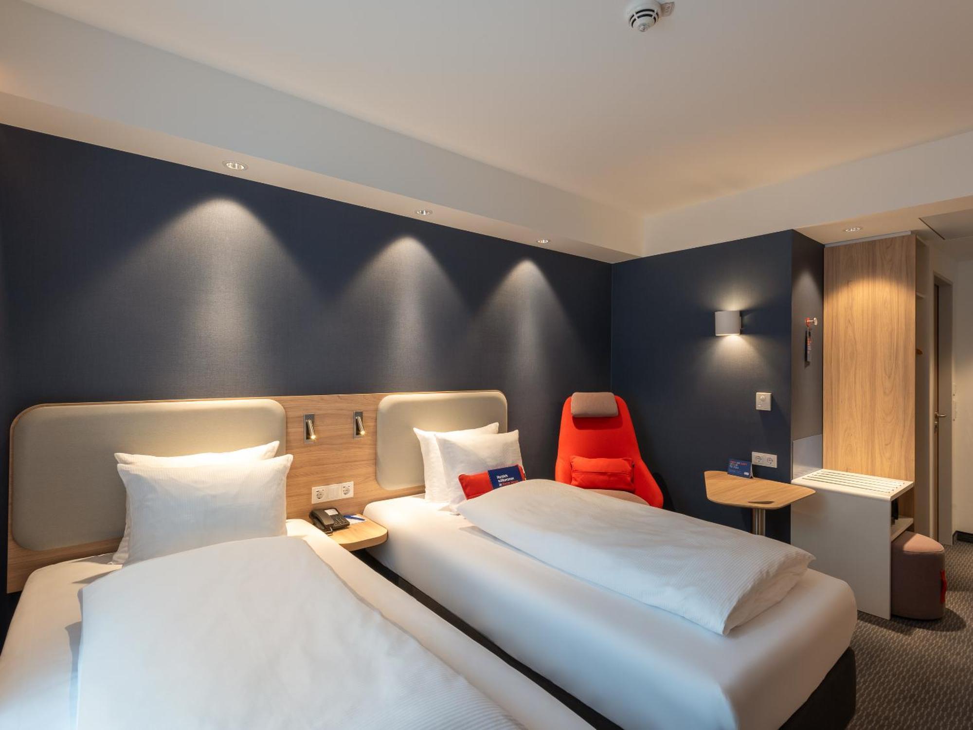 Holiday Inn Express Heilbronn By Ihg Экстерьер фото