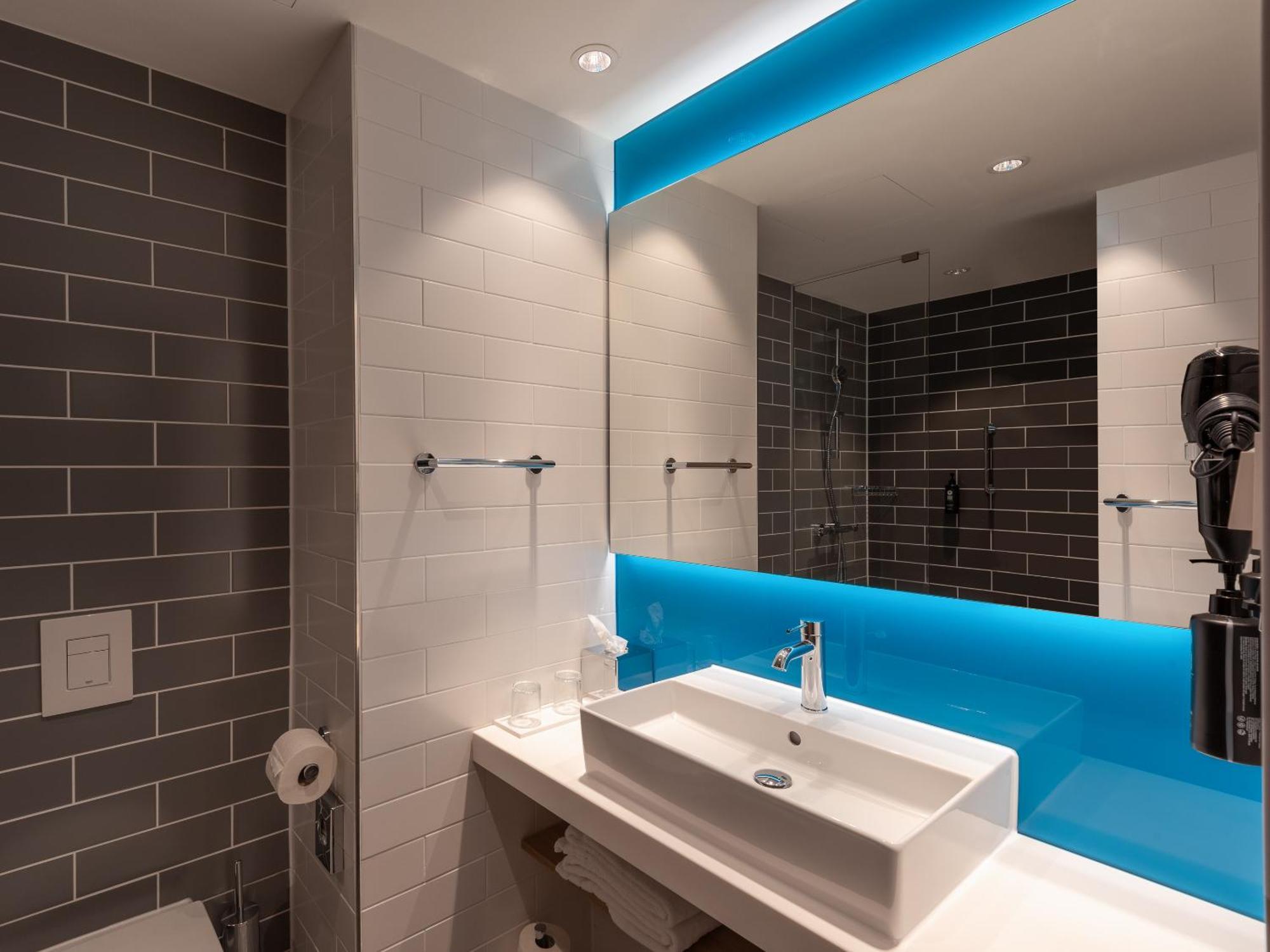 Holiday Inn Express Heilbronn By Ihg Экстерьер фото