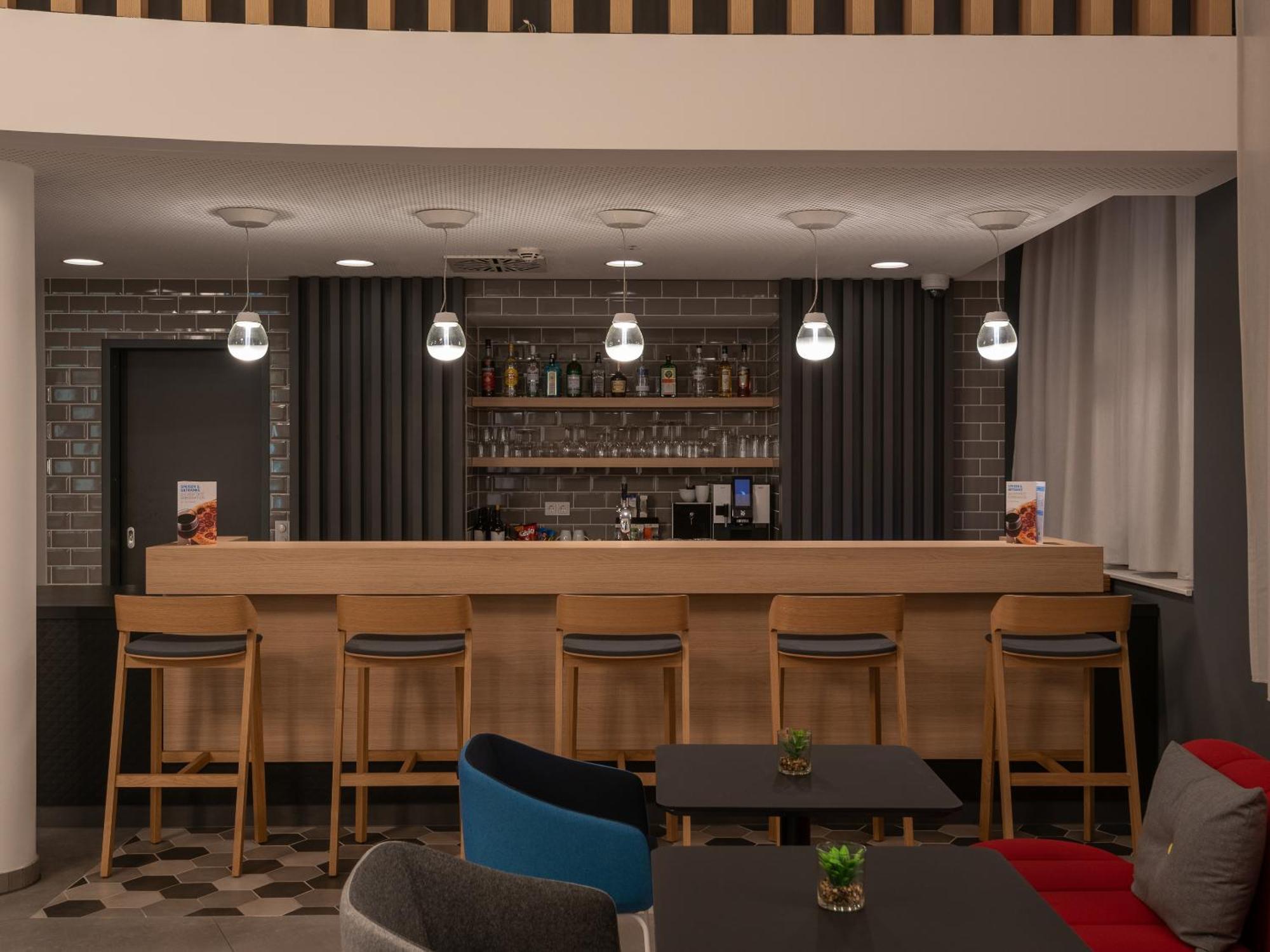 Holiday Inn Express Heilbronn By Ihg Экстерьер фото