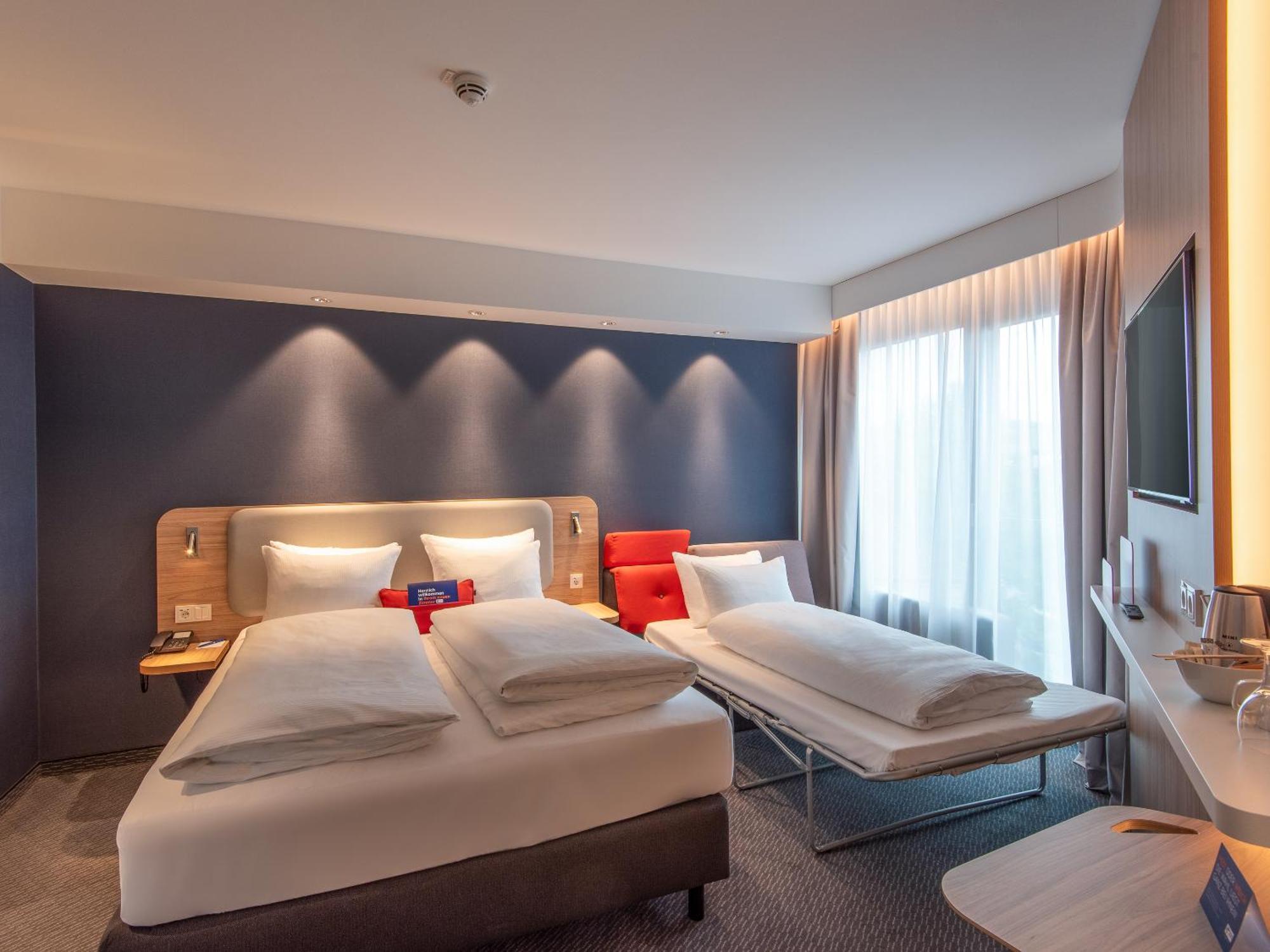 Holiday Inn Express Heilbronn By Ihg Экстерьер фото