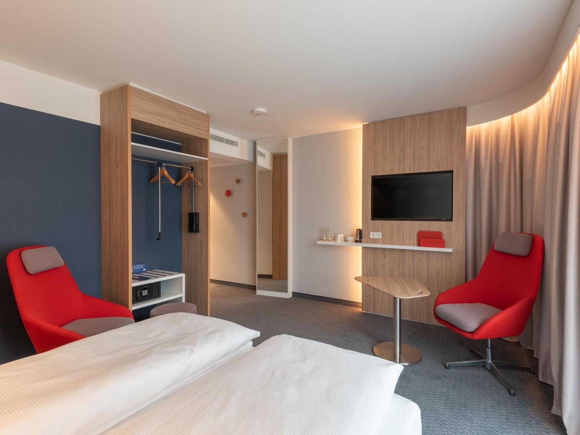 Holiday Inn Express Heilbronn By Ihg Экстерьер фото