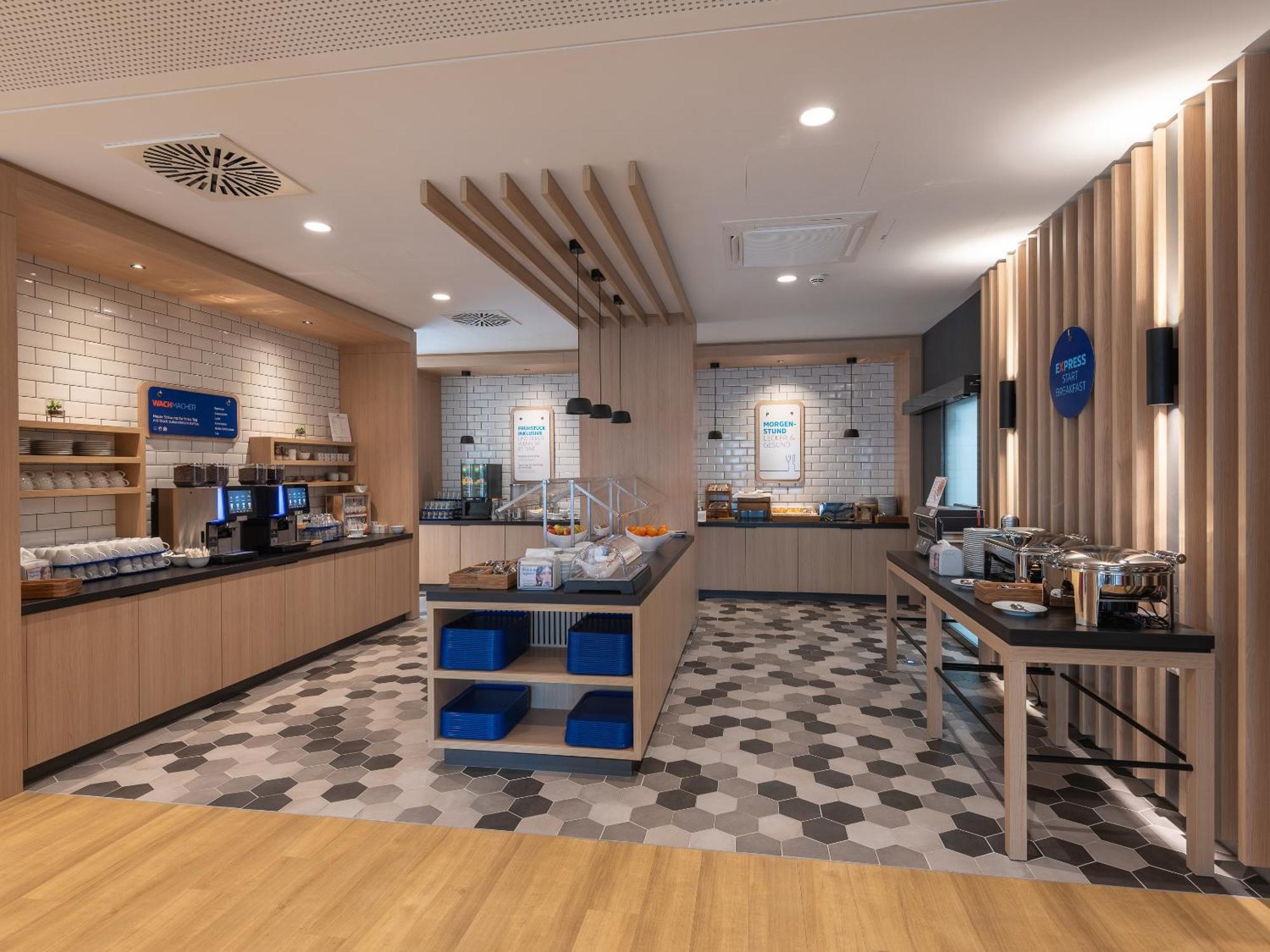 Holiday Inn Express Heilbronn By Ihg Экстерьер фото