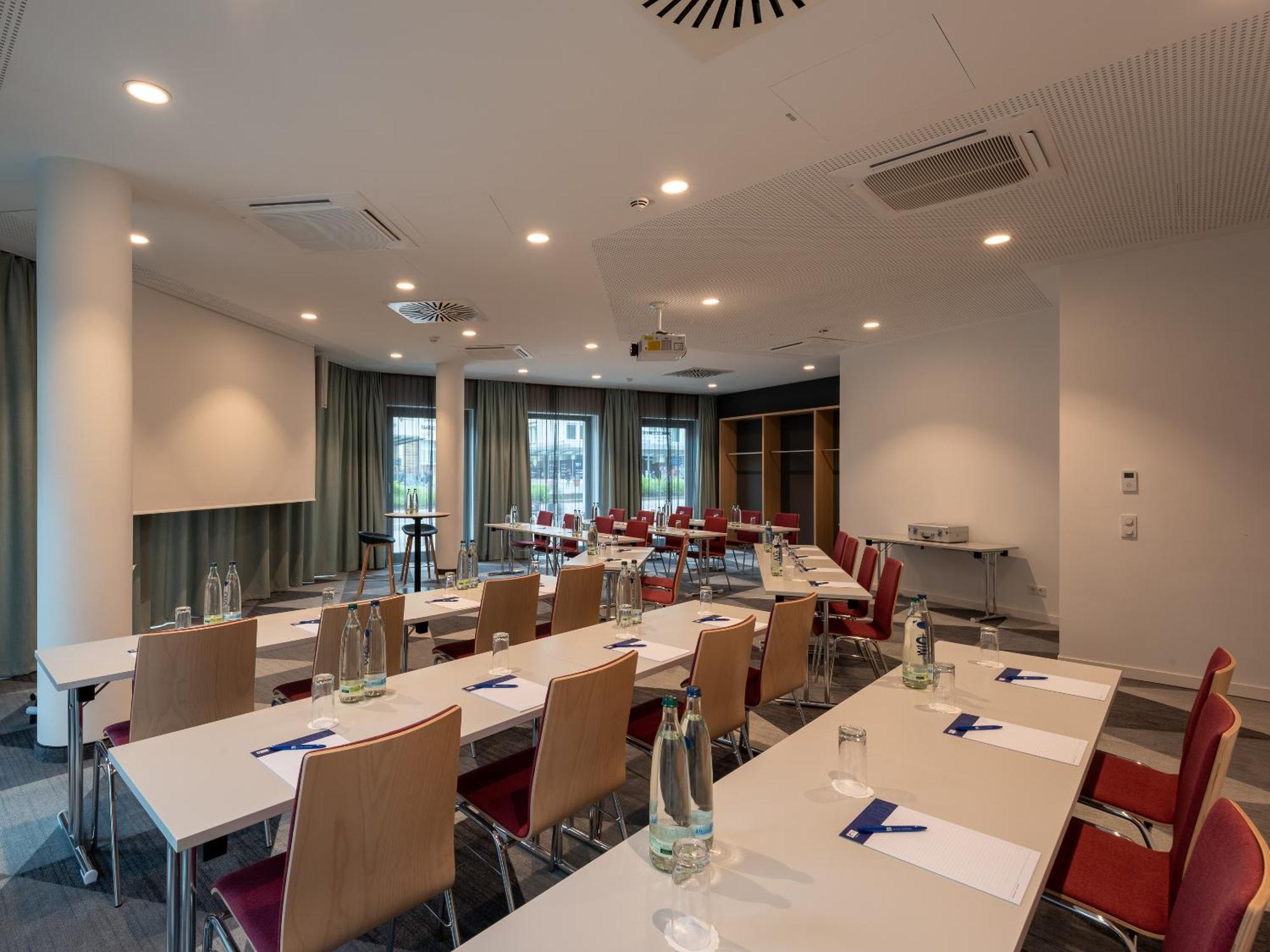 Holiday Inn Express Heilbronn By Ihg Экстерьер фото