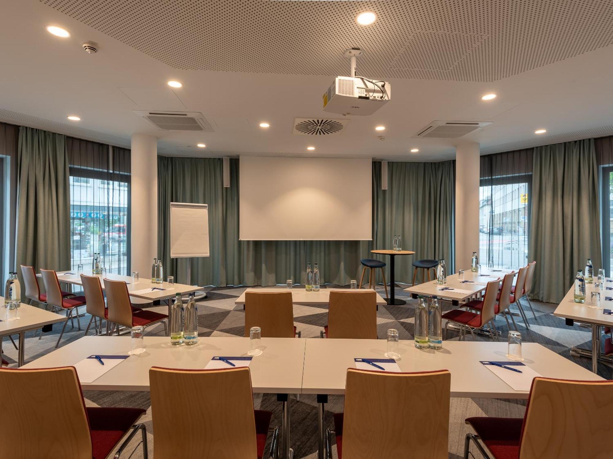 Holiday Inn Express Heilbronn By Ihg Экстерьер фото