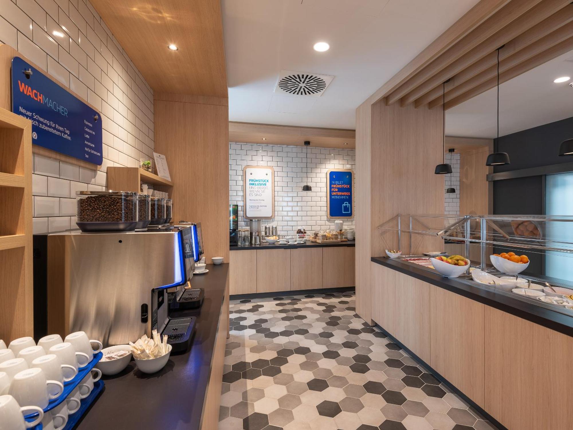 Holiday Inn Express Heilbronn By Ihg Экстерьер фото