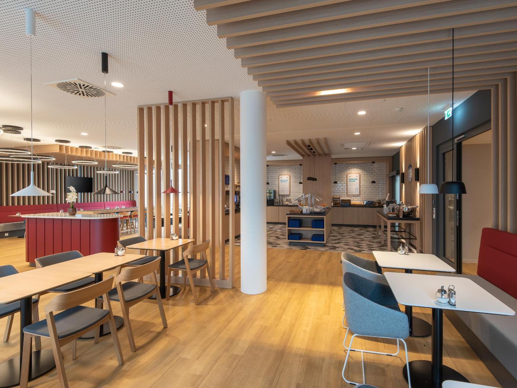 Holiday Inn Express Heilbronn By Ihg Экстерьер фото