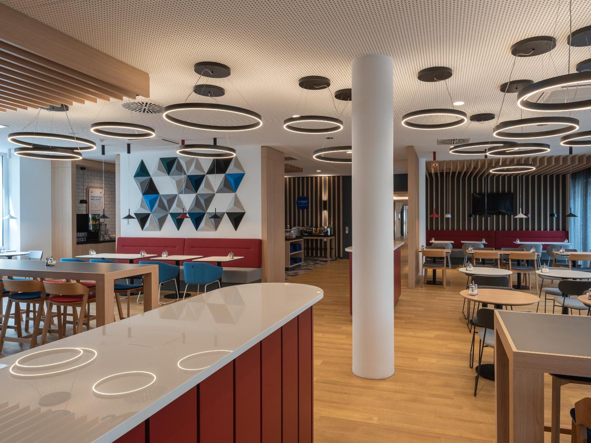 Holiday Inn Express Heilbronn By Ihg Экстерьер фото