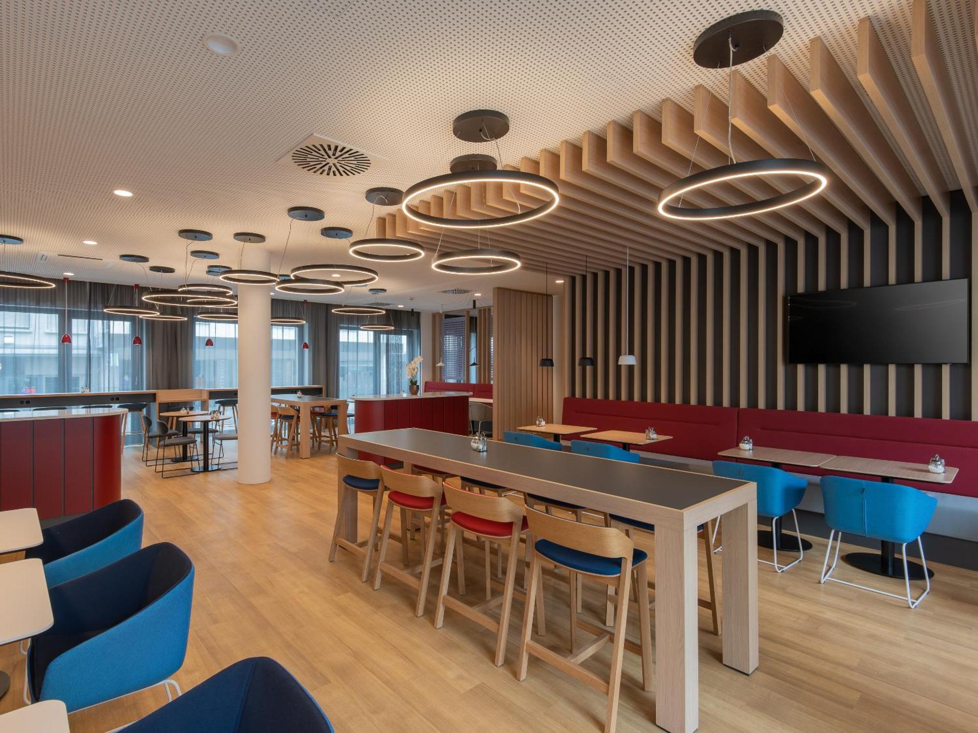 Holiday Inn Express Heilbronn By Ihg Экстерьер фото